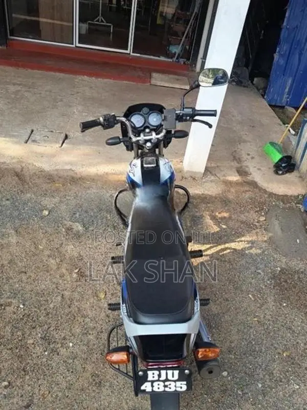 Bajaj CT100 2025