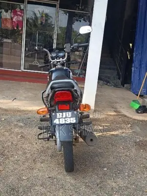 Bajaj CT100 2025