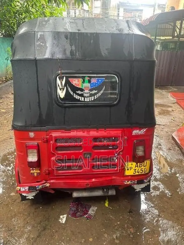 Bajaj RE 2019