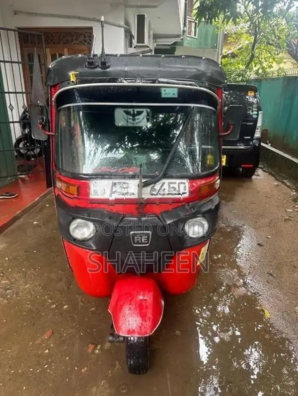 Bajaj RE 2019