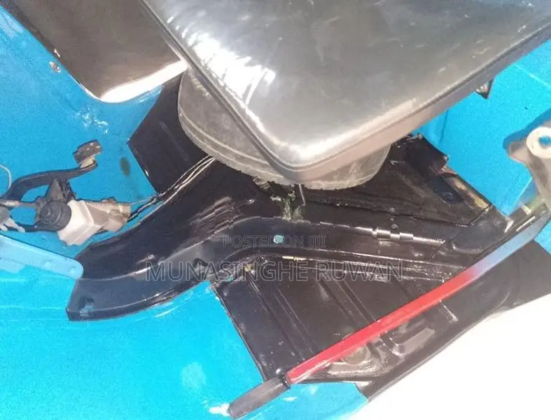 Bajaj RE 2005