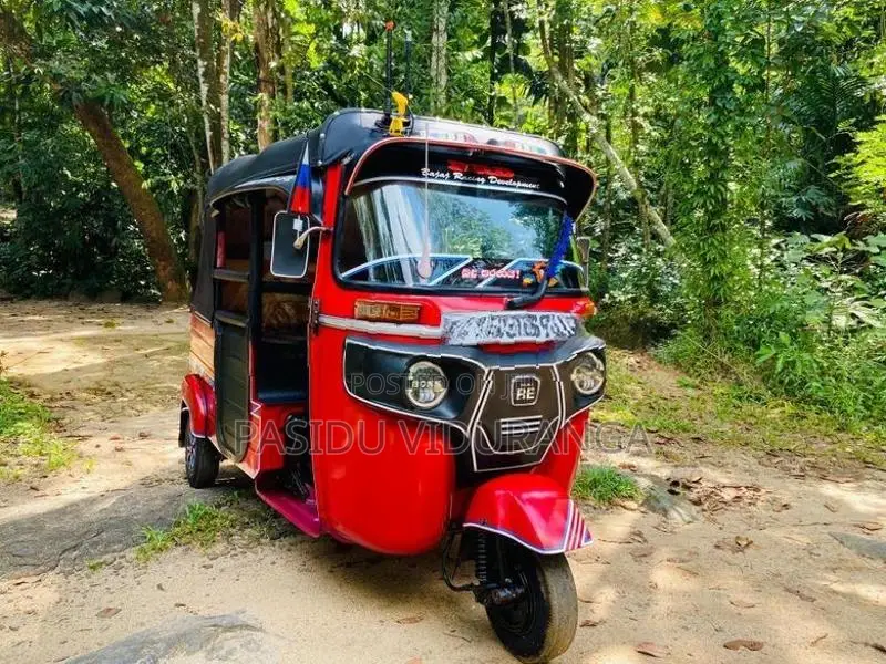 Bajaj RE 2018