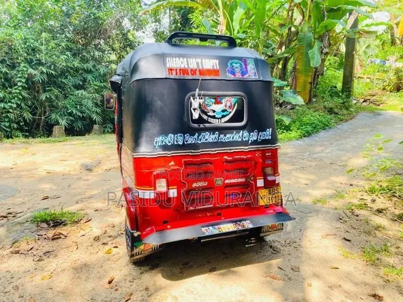 Bajaj RE 2018