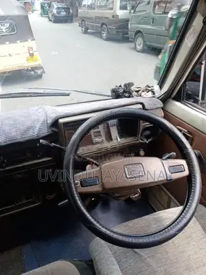 Toyota LH30 1990