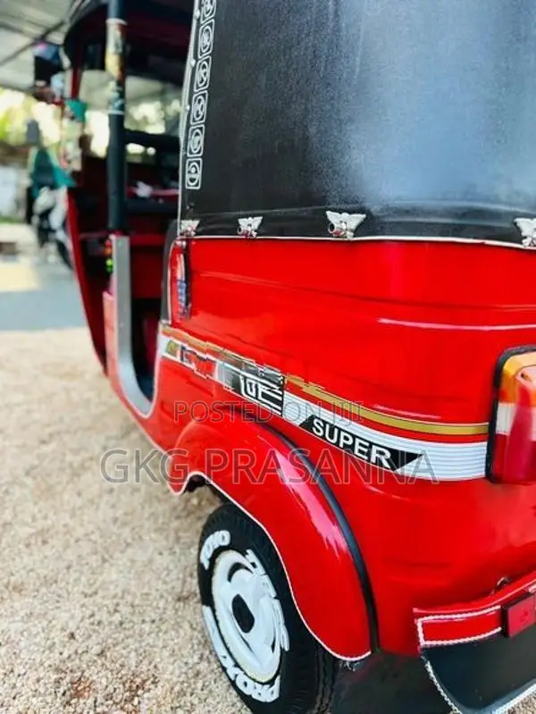 Bajaj RE 2005
