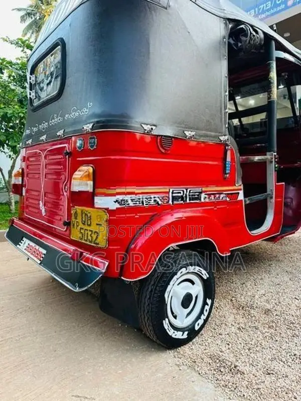 Bajaj RE 2005