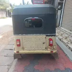 Bajaj RE 1995