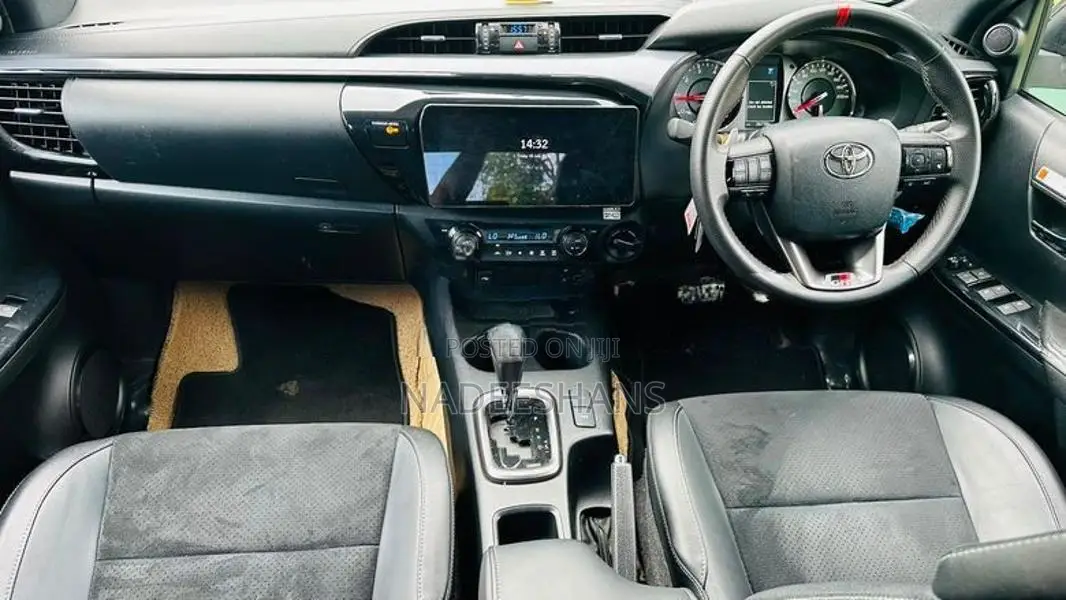 Toyota Hilux REVO GR SPORTS 2024