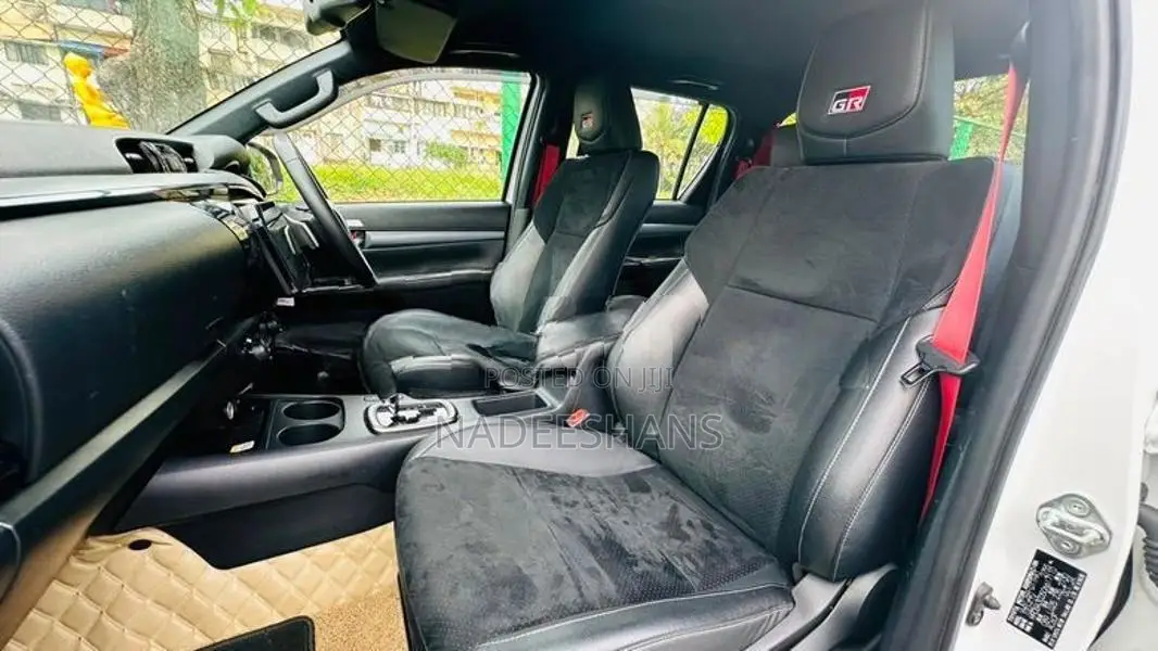 Toyota Hilux REVO GR SPORTS 2024