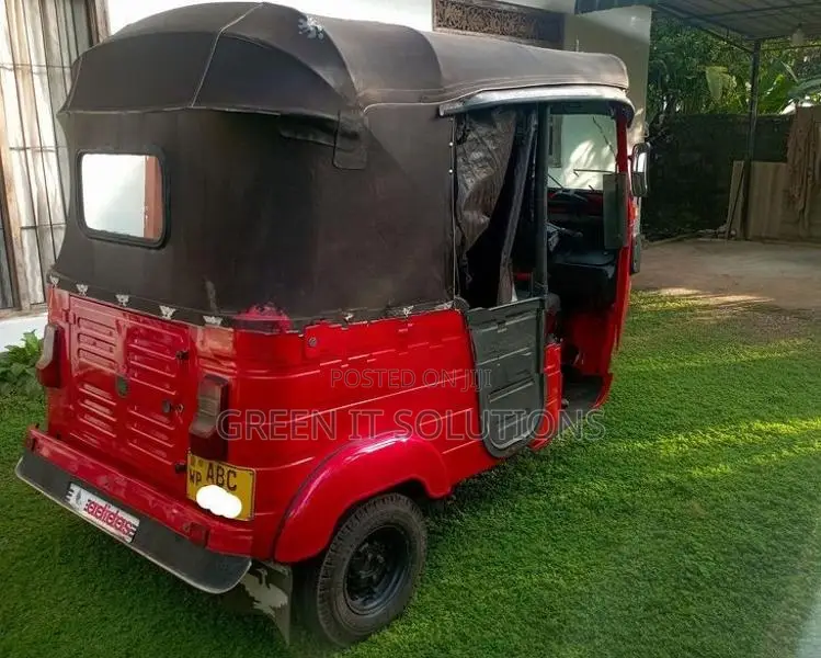 Bajaj RE 2015