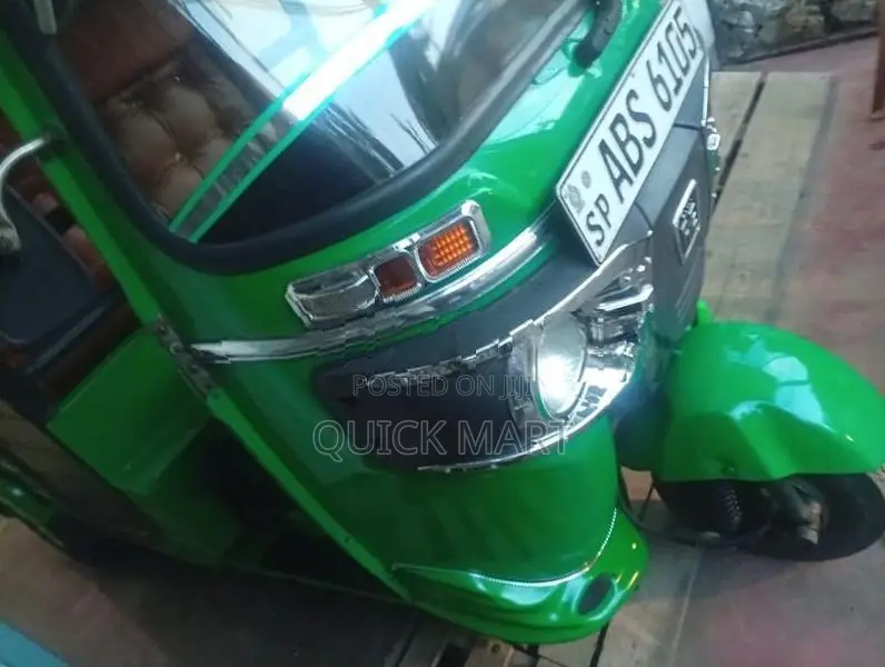 Bajaj RE 2018