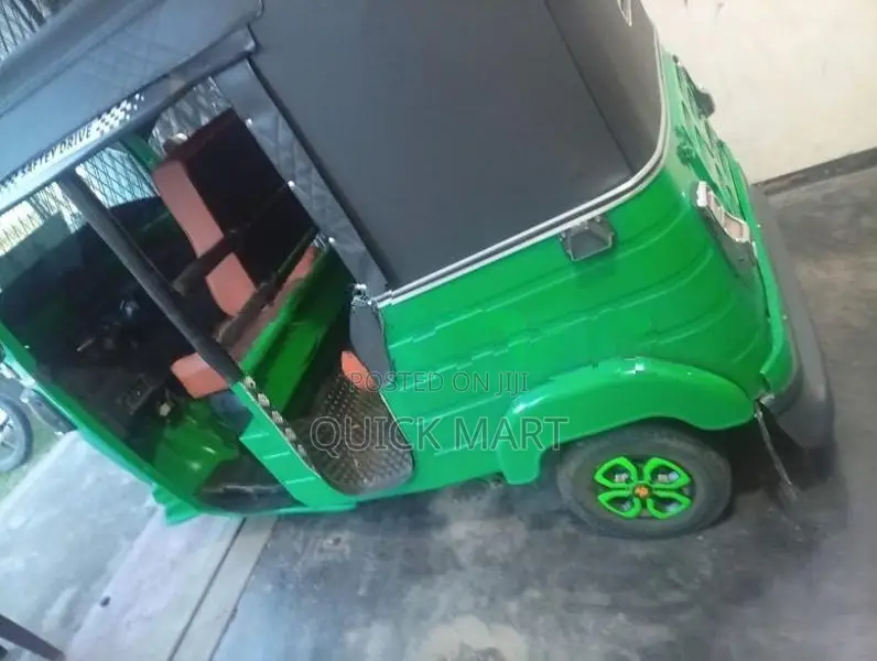 Bajaj RE 2018