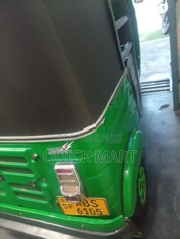 Bajaj RE 2018