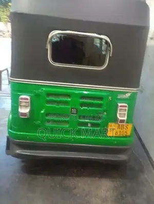 Bajaj RE 2018