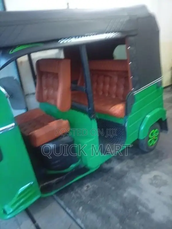 Bajaj RE 2018