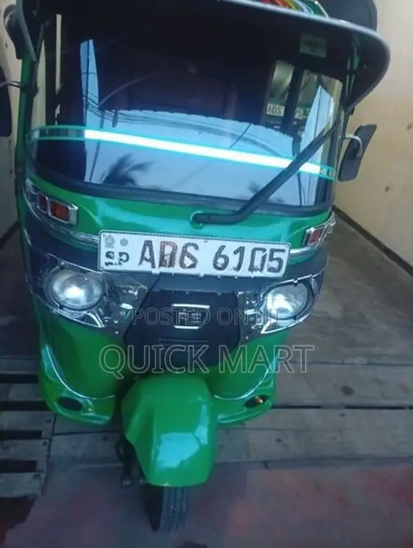 Bajaj RE 2018
