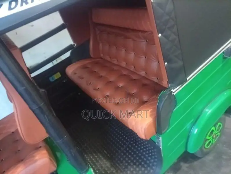 Bajaj RE 2018
