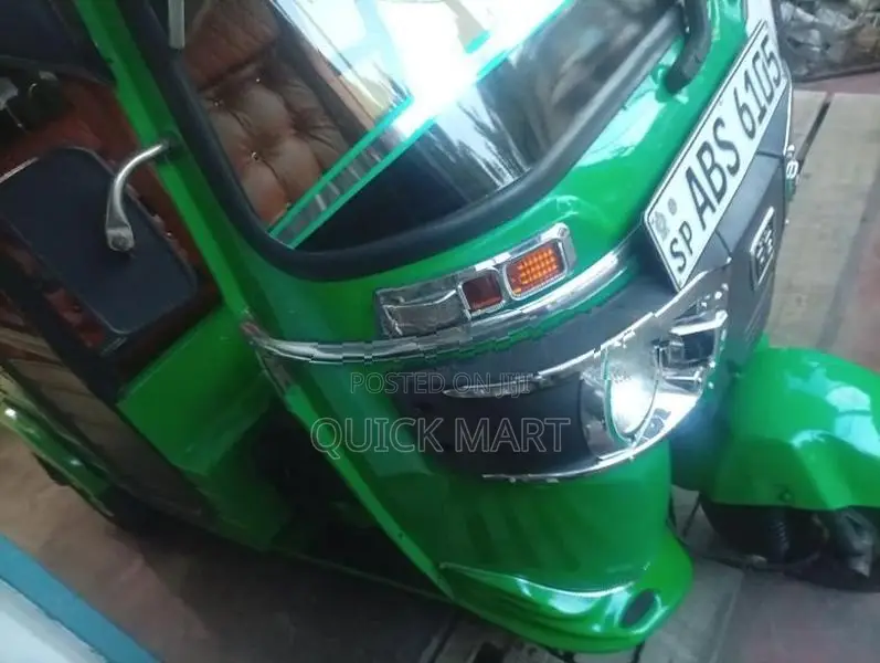 Bajaj RE 2018