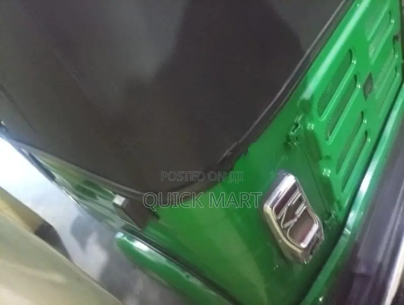 Bajaj RE 2018
