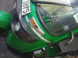 Bajaj RE 2018