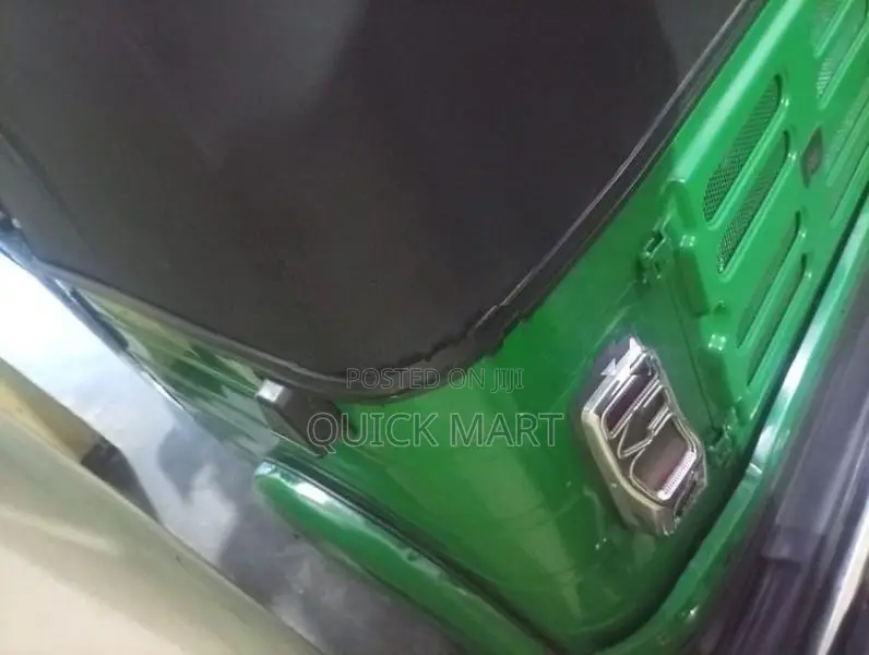 Bajaj RE 2018