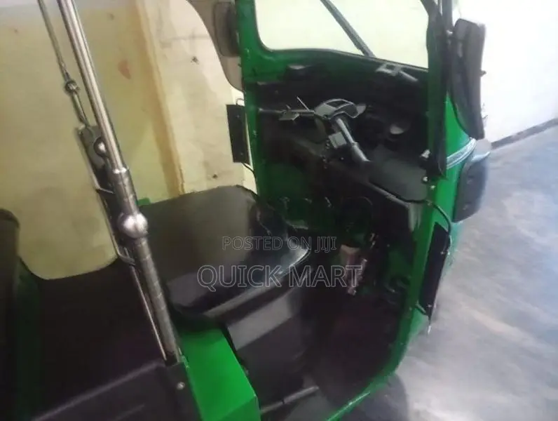 Bajaj RE 2018