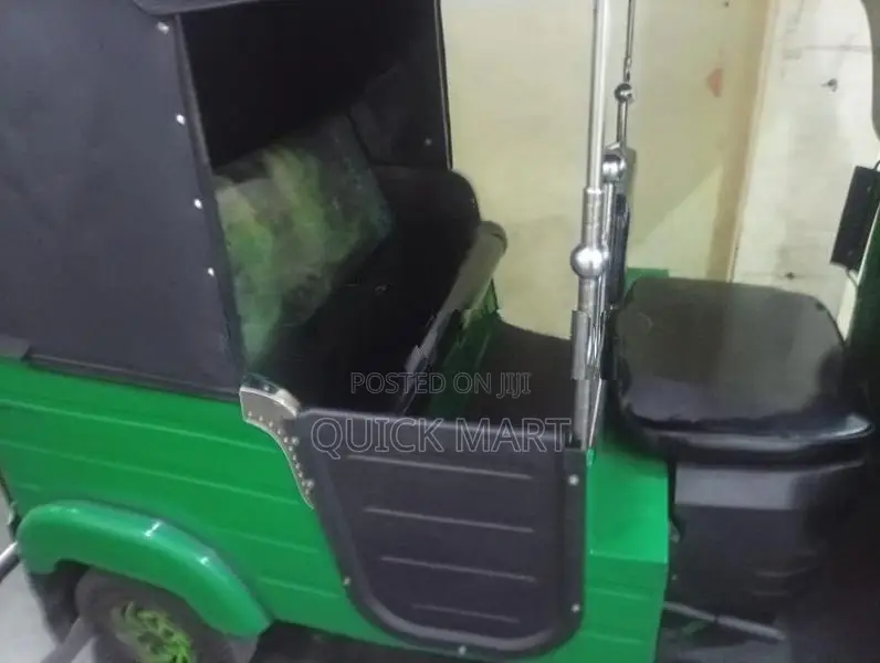Bajaj RE 2018
