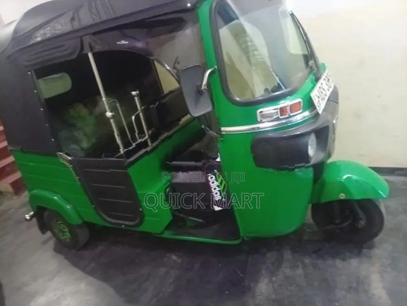 Bajaj RE 2018