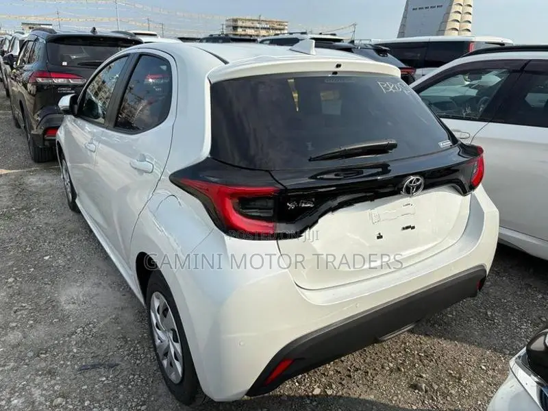 Toyota Yaris G Headrest Led Bsm 2024