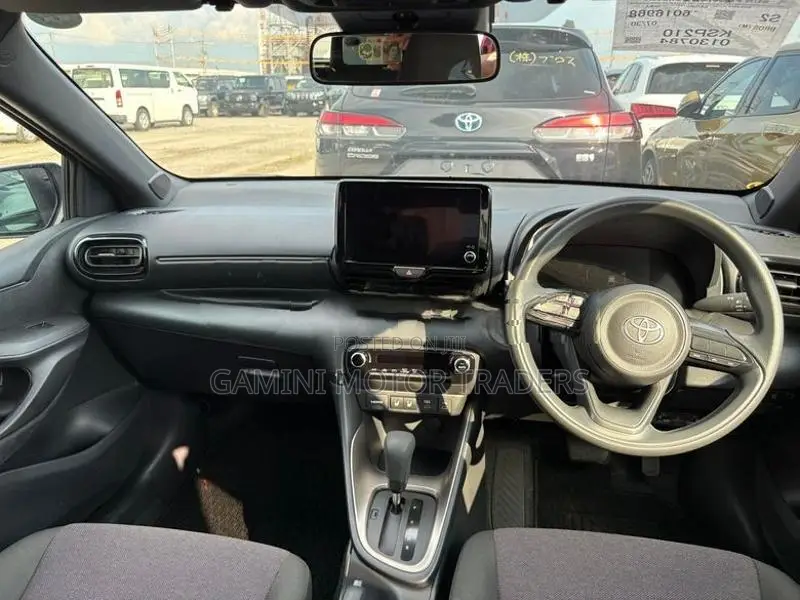 Toyota Yaris G Headrest Led Bsm 2024