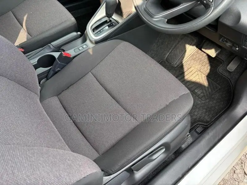 Toyota Yaris G Headrest Led Bsm 2024