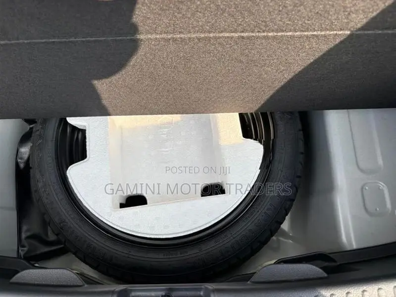 Toyota Yaris G Headrest Led Bsm 2024