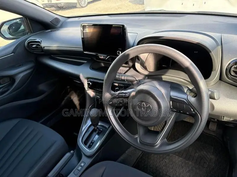 Toyota Yaris G BSM 2025