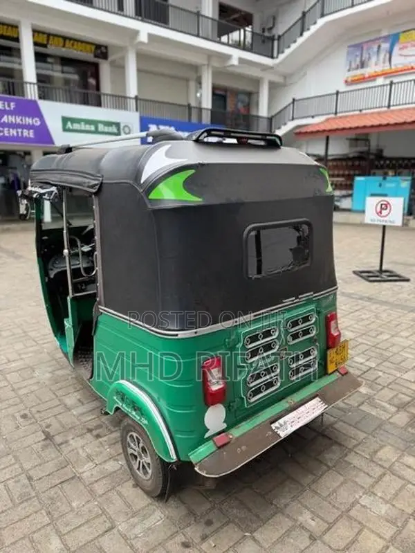 Bajaj RE 2024