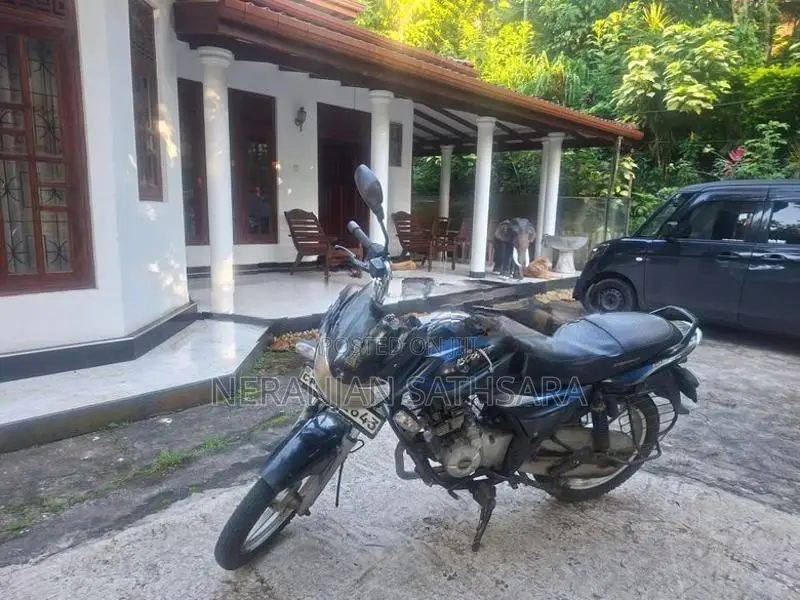 Bajaj Discover 125 2016