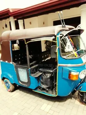 Bajaj RE 2011