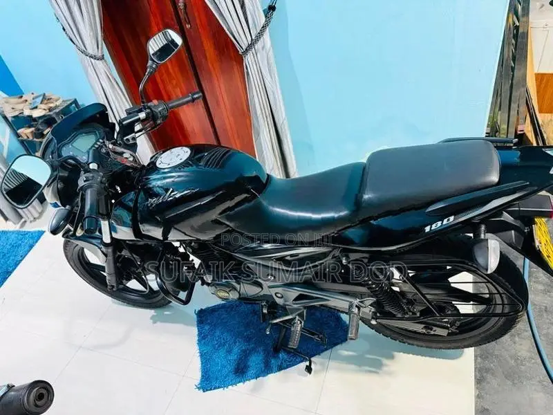 Bajaj Pulsar 180 Black 2016