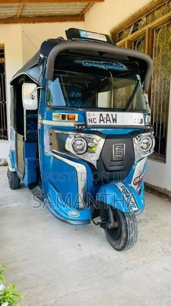 Bajaj RE 2015