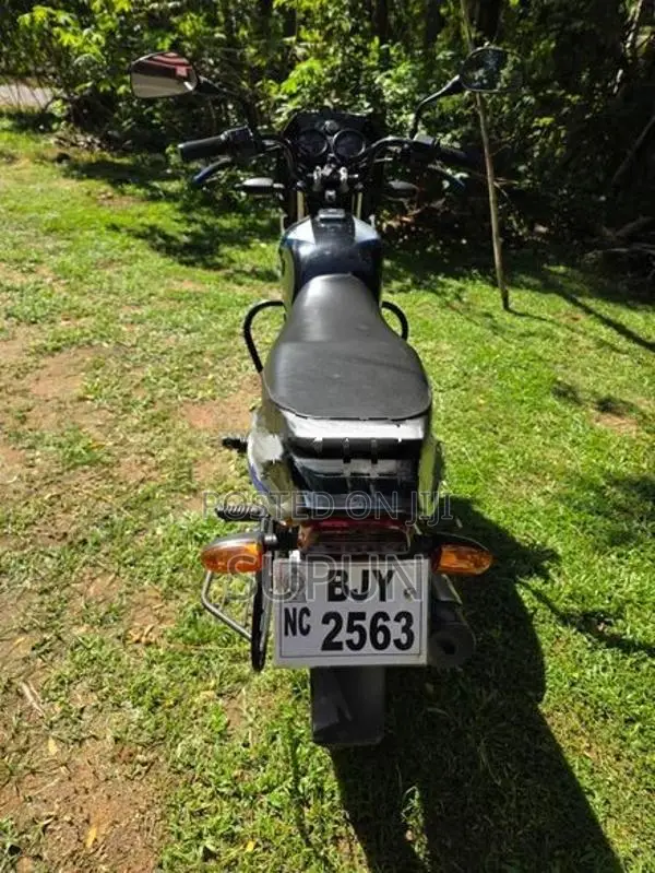 Bajaj CT100 2025