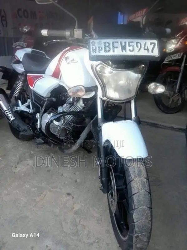 Bajaj V15 2017