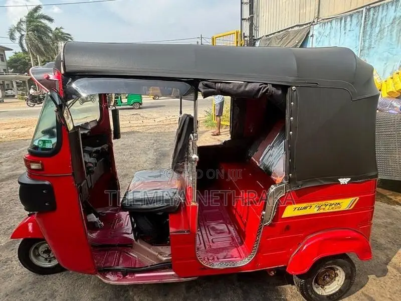 Bajaj RE 4strok 2015