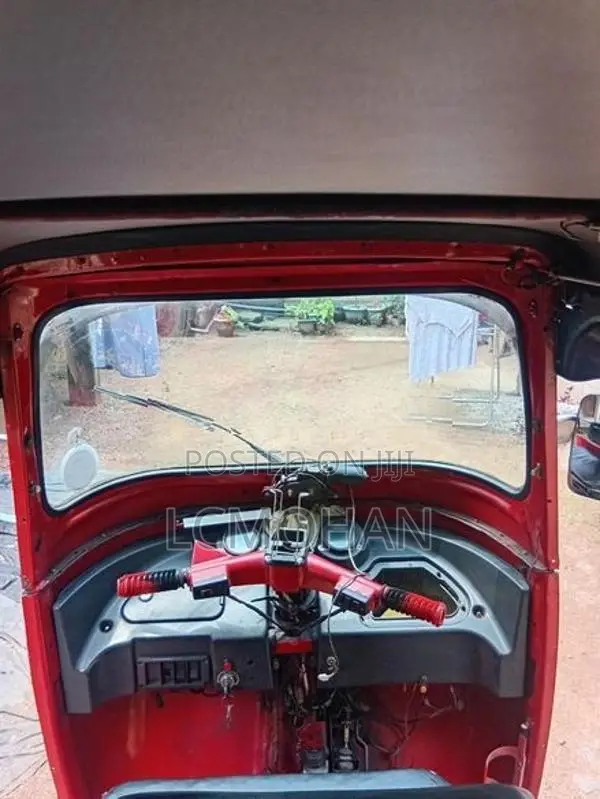 Bajaj RE 2010