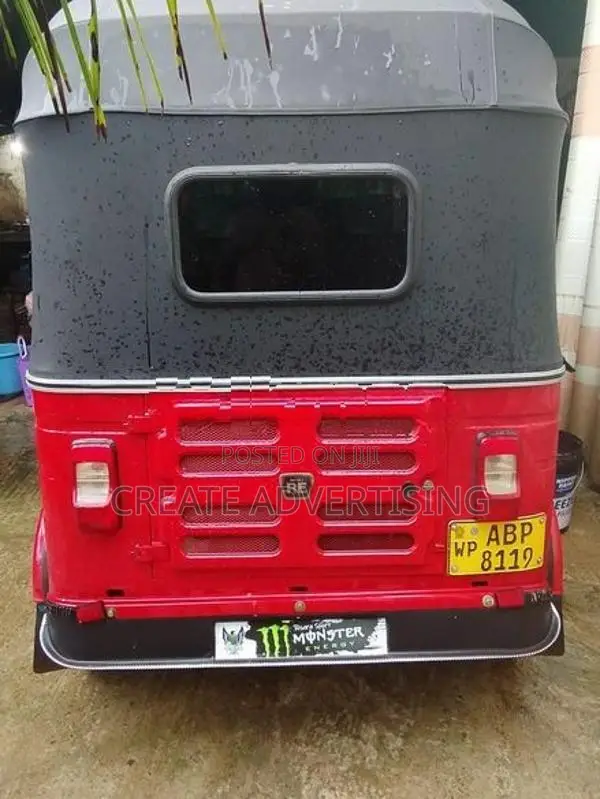 Bajaj RE 2018