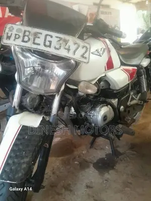 Bajaj V15 2016