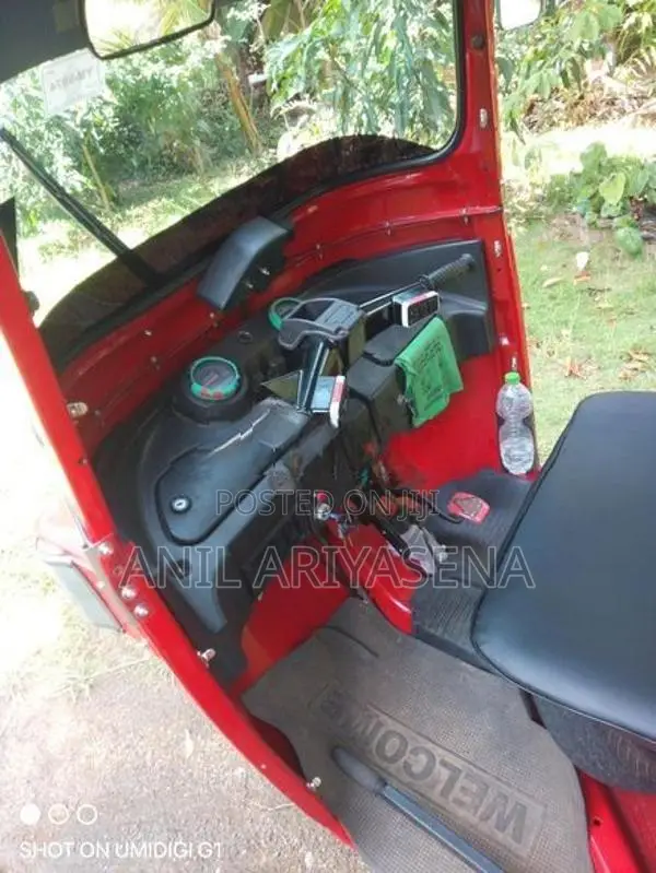 Bajaj RE 2011