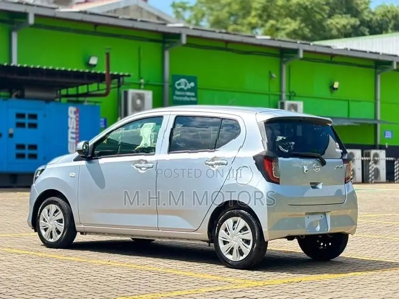 Daihatsu Mira X SA 2025