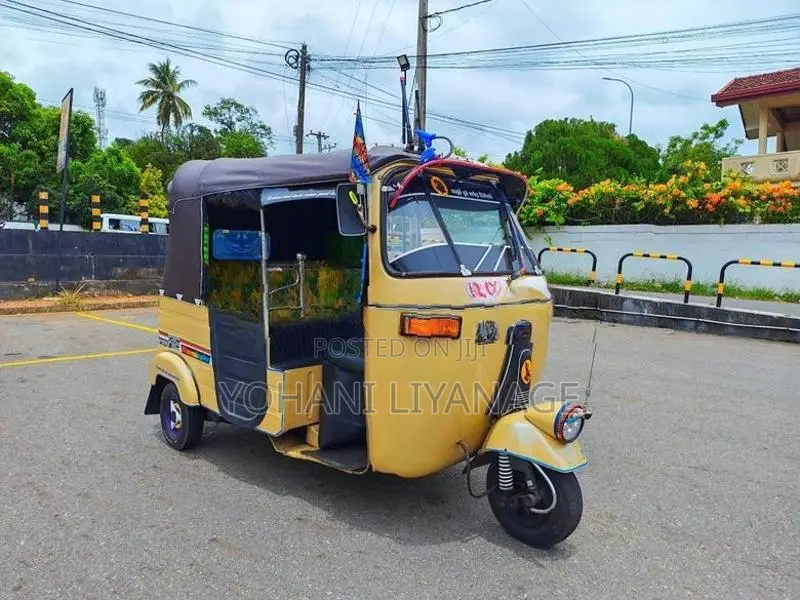 Bajaj RE Three wheelers 2000