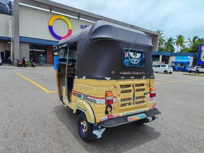 Bajaj RE Three wheelers 2000