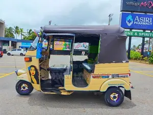 Bajaj RE Three wheelers 2000