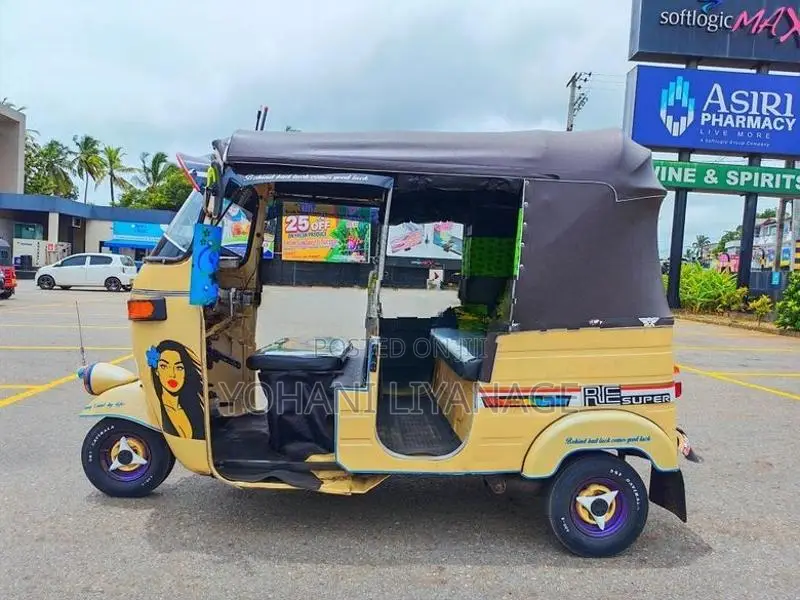 Bajaj RE Three wheelers 2000